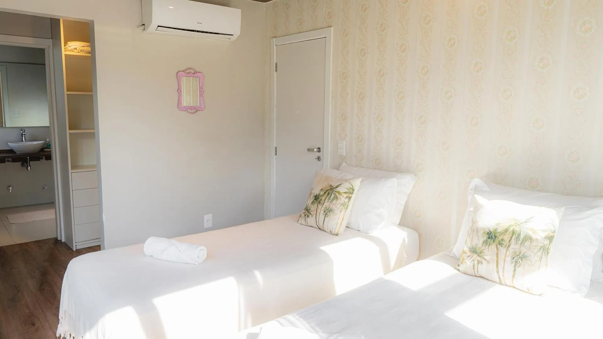 Pousada Boutique Villa Valley Praia do Rosa Estalagem